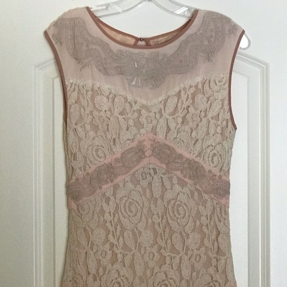 Vintage style lace gown - Picture 7 of 14